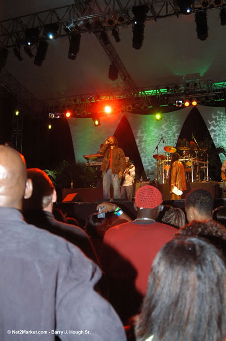 Damian "Junior Gong" Marley & Stephen Marley - Red Stripe Reggae Sumfest 2005 - International Night #2 - July 23th, 2005 - Negril Travel Guide, Negril Jamaica WI - http://www.negriltravelguide.com - info@negriltravelguide.com...!