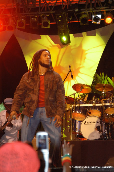 Damian "Junior Gong" Marley & Stephen Marley - Red Stripe Reggae Sumfest 2005 - International Night #2 - July 23th, 2005 - Negril Travel Guide, Negril Jamaica WI - http://www.negriltravelguide.com - info@negriltravelguide.com...!