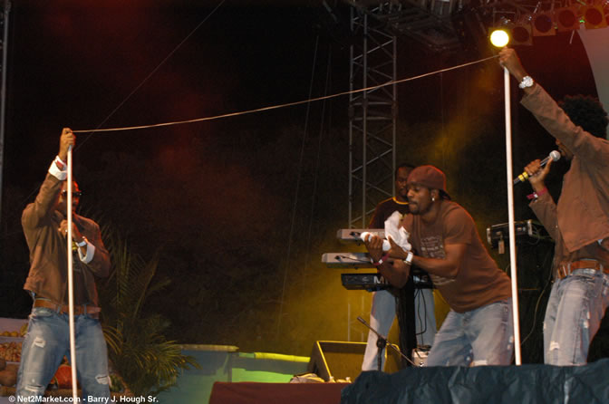 Voicemail - Red Stripe Reggae Sumfest 2005 - Dancehall Night - July 21th, 2005 - Negril Travel Guide, Negril Jamaica WI - http://www.negriltravelguide.com - info@negriltravelguide.com...!