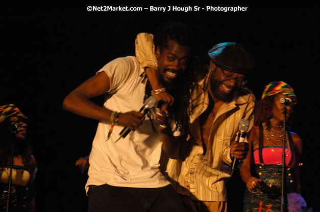 Beres Hammond - Red Stripe Reggae Sumfest 2007 - Zenith - Saturday, July 21, 2007 - Catherine Hall, Montego Bay, St James, Jamaica W.I. - Negril Travel Guide, Negril Jamaica WI - http://www.negriltravelguide.com - info@negriltravelguide.com...!