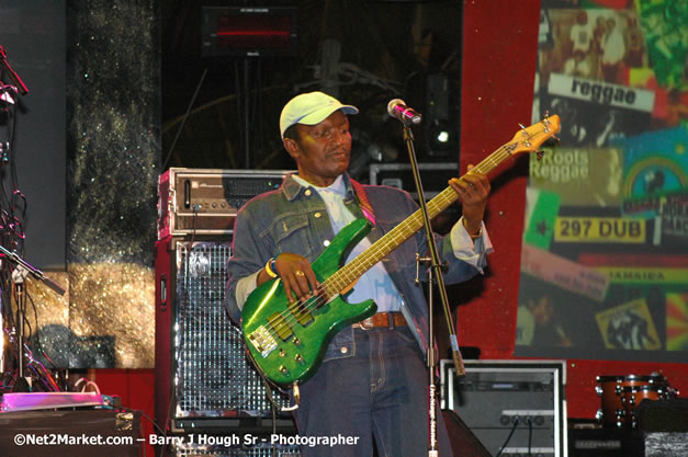 Beres Hammond - Red Stripe Reggae Sumfest 2007 - Zenith - Saturday, July 21, 2007 - Catherine Hall, Montego Bay, St James, Jamaica W.I. - Negril Travel Guide, Negril Jamaica WI - http://www.negriltravelguide.com - info@negriltravelguide.com...!