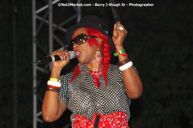 Macka Diamond - Explosion - Red Stripe Reggae Sumfest 2007 - Thursday, July 19, 2007 - Red Stripe Reggae Sumfest 2007 at Catherine Hall, Montego Bay, St James, Jamaica W.I. - Negril Travel Guide, Negril Jamaica WI - http://www.negriltravelguide.com - info@negriltravelguide.com...!