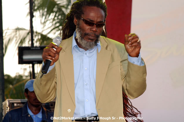 Mighty Diamonds - Red Stripe Reggae Sumfest 2007 - Zenith - Saturday, July 21, 2007 - Catherine Hall, Montego Bay, St James, Jamaica W.I. - Negril Travel Guide, Negril Jamaica WI - http://www.negriltravelguide.com - info@negriltravelguide.com...!