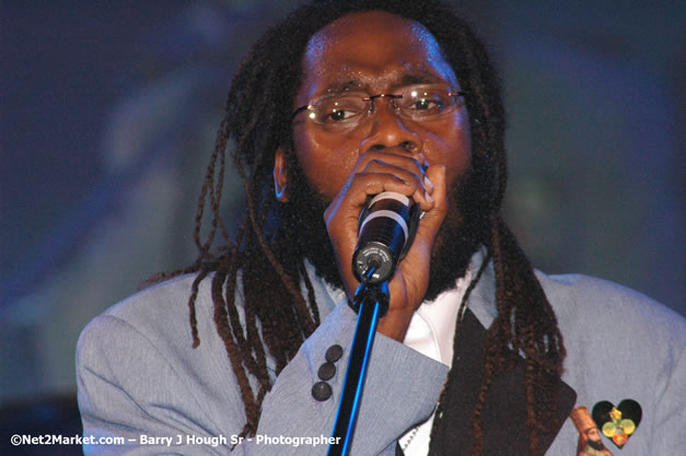 Tarrus Riley - Red Stripe Reggae Sumfest 2007 - Zenith - Saturday, July 21, 2007 - Catherine Hall, Montego Bay, St James, Jamaica W.I. - Negril Travel Guide, Negril Jamaica WI - http://www.negriltravelguide.com - info@negriltravelguide.com...!