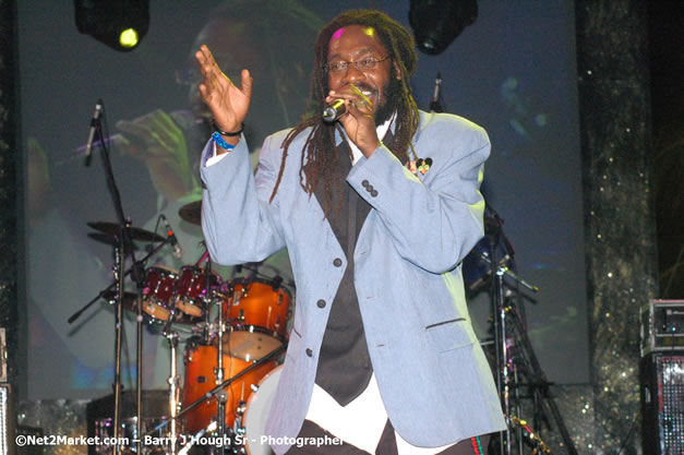 Tarrus Riley - Red Stripe Reggae Sumfest 2007 - Zenith - Saturday, July 21, 2007 - Catherine Hall, Montego Bay, St James, Jamaica W.I. - Negril Travel Guide, Negril Jamaica WI - http://www.negriltravelguide.com - info@negriltravelguide.com...!