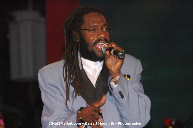 Tarrus Riley - Red Stripe Reggae Sumfest 2007 - Zenith - Saturday, July 21, 2007 - Catherine Hall, Montego Bay, St James, Jamaica W.I. - Negril Travel Guide, Negril Jamaica WI - http://www.negriltravelguide.com - info@negriltravelguide.com...!