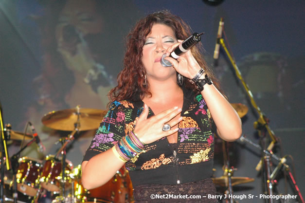 Tessanne Chin - Red Stripe Reggae Sumfest 2007 - Zenith - Saturday, July 21, 2007 - Catherine Hall, Montego Bay, St James, Jamaica W.I. - Negril Travel Guide, Negril Jamaica WI - http://www.negriltravelguide.com - info@negriltravelguide.com...!