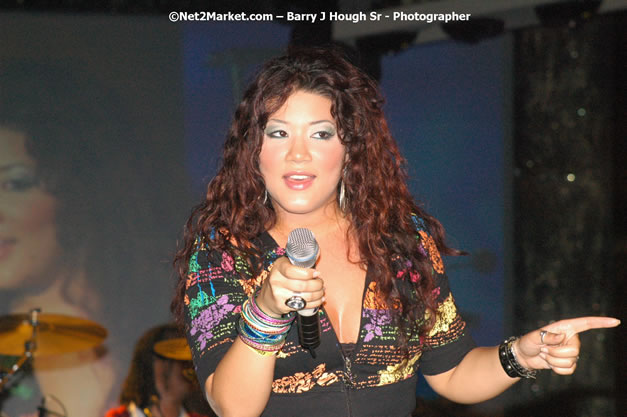 Tessanne Chin - Red Stripe Reggae Sumfest 2007 - Zenith - Saturday, July 21, 2007 - Catherine Hall, Montego Bay, St James, Jamaica W.I. - Negril Travel Guide, Negril Jamaica WI - http://www.negriltravelguide.com - info@negriltravelguide.com...!