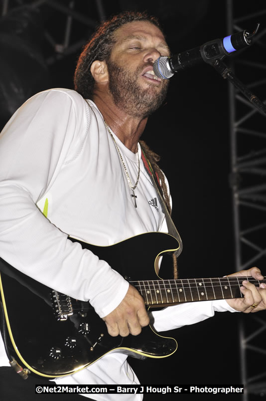 Andy Vernon @ Red Stripe Reggae Sumfest 2008 International Night 2, Catherine Hall, Montego Bay - Saturday, July 19, 2008 - Reggae Sumfest 2008 July 13 - July 19, 2008 - Photographs by Net2Market.com - Barry J. Hough Sr. Photojournalist/Photograper - Photographs taken with a Nikon D300 - Negril Travel Guide, Negril Jamaica WI - http://www.negriltravelguide.com - info@negriltravelguide.com...!