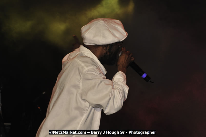 Beres Hammond @ Red Stripe Reggae Sumfest 2008 International Night 2, Catherine Hall, Montego Bay - Saturday, July 19, 2008 - Reggae Sumfest 2008 July 13 - July 19, 2008 - Photographs by Net2Market.com - Barry J. Hough Sr. Photojournalist/Photograper - Photographs taken with a Nikon D300 - Negril Travel Guide, Negril Jamaica WI - http://www.negriltravelguide.com - info@negriltravelguide.com...!