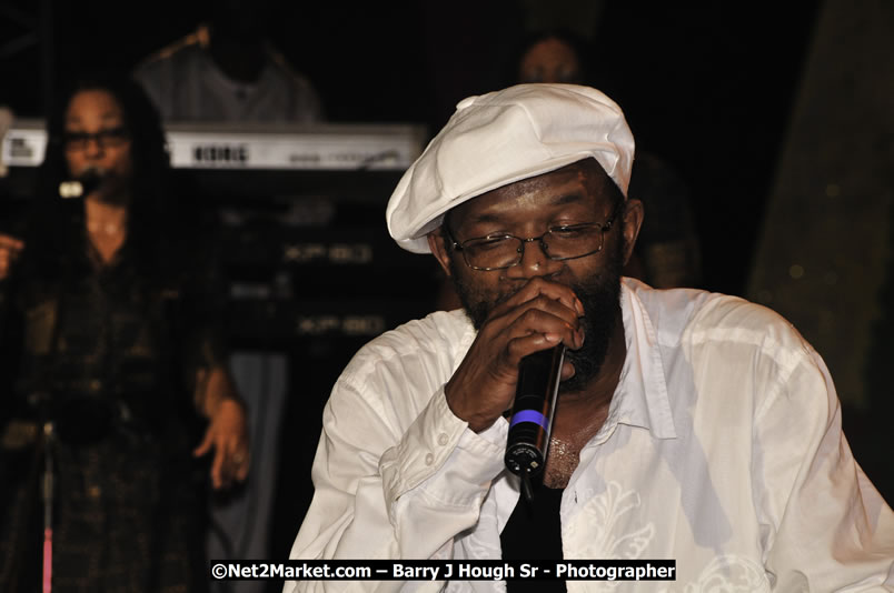 Beres Hammond @ Red Stripe Reggae Sumfest 2008 International Night 2, Catherine Hall, Montego Bay - Saturday, July 19, 2008 - Reggae Sumfest 2008 July 13 - July 19, 2008 - Photographs by Net2Market.com - Barry J. Hough Sr. Photojournalist/Photograper - Photographs taken with a Nikon D300 - Negril Travel Guide, Negril Jamaica WI - http://www.negriltravelguide.com - info@negriltravelguide.com...!