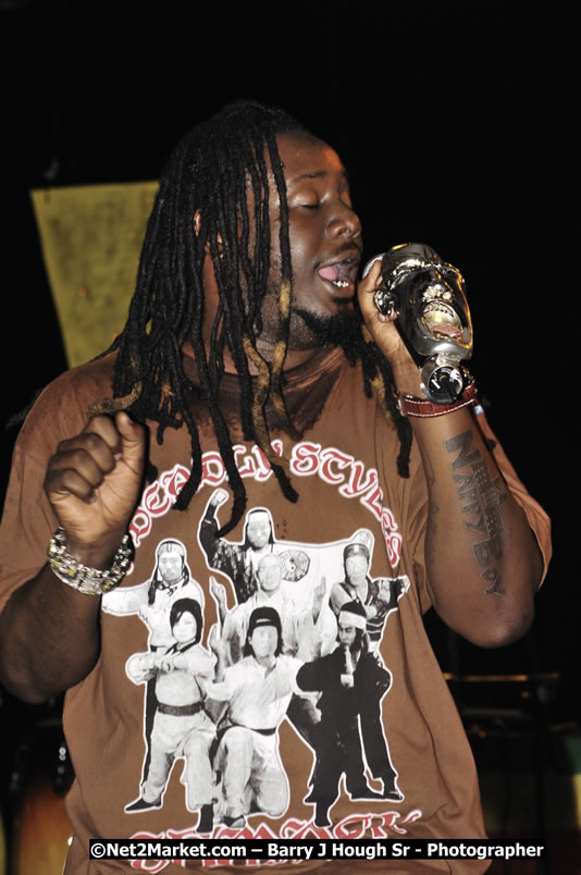 T - Pain @ Red Stripe Reggae Sumfest 2008 International Night 2, Catherine Hall, Montego Bay - Saturday, July 19, 2008 - Reggae Sumfest 2008 July 13 - July 19, 2008 - Photographs by Net2Market.com - Barry J. Hough Sr. Photojournalist/Photograper - Photographs taken with a Nikon D300 - Negril Travel Guide, Negril Jamaica WI - http://www.negriltravelguide.com - info@negriltravelguide.com...!