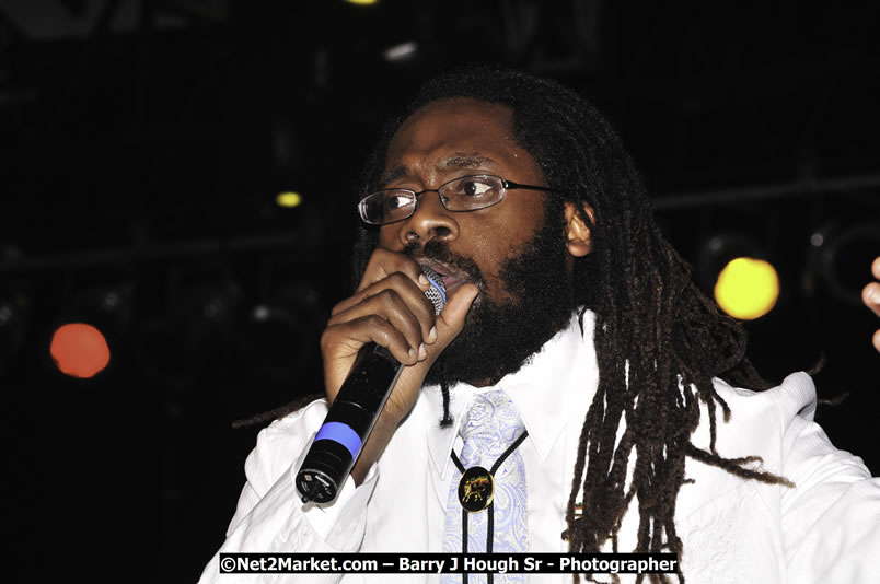 Tarrus Riley @ Red Stripe Reggae Sumfest 2008 International Night 2, Catherine Hall, Montego Bay - Saturday, July 19, 2008 - Reggae Sumfest 2008 July 13 - July 19, 2008 - Photographs by Net2Market.com - Barry J. Hough Sr. Photojournalist/Photograper - Photographs taken with a Nikon D300 - Negril Travel Guide, Negril Jamaica WI - http://www.negriltravelguide.com - info@negriltravelguide.com...!