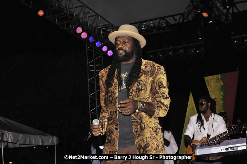 Tarrus Riley @ Red Stripe Reggae Sumfest 2008 International Night 2, Catherine Hall, Montego Bay - Saturday, July 19, 2008 - Reggae Sumfest 2008 July 13 - July 19, 2008 - Photographs by Net2Market.com - Barry J. Hough Sr. Photojournalist/Photograper - Photographs taken with a Nikon D300 - Negril Travel Guide, Negril Jamaica WI - http://www.negriltravelguide.com - info@negriltravelguide.com...!