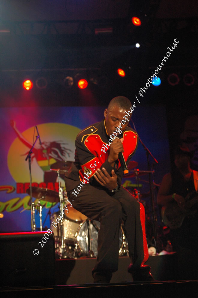 Romain Virgo  @ Reggae Sumfest 2009 - International Night 2 - Reggae Sumfest 2009,Catherine Hall, Montego Bay, St. James, Jamaica W.I. - Saturday, July 25, 2009 - Reggae Sumfest 2009, July 19 - 25, 2009 - Photographs by Net2Market.com - Barry J. Hough Sr. Photojournalist/Photograper - Photographs taken with a Nikon D70, D100, or D300 - Negril Travel Guide, Negril Jamaica WI - http://www.negriltravelguide.com - info@negriltravelguide.com...!