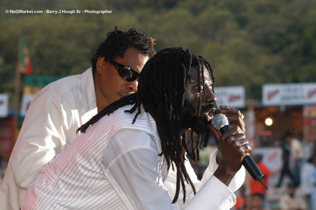 Buju Banton - Red Stripe Reggae Sumfest 2006 - The Summit - Jamaica's Greatest, The World's Best - Saturday, July 22, 2006 - Montego Bay, Jamaica - Negril Travel Guide, Negril Jamaica WI - http://www.negriltravelguide.com - info@negriltravelguide.com...!