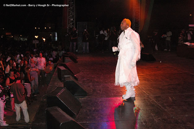 Elephant Man - Red Stripe Reggae Sumfest 2006 - Stormfront - The Blazing Dance Hall Night - Thursday, July 20, 2006 - Catherine Hall Venue - Montego Bay, Jamaica - Negril Travel Guide, Negril Jamaica WI - http://www.negriltravelguide.com - info@negriltravelguide.com...!