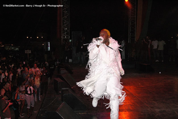 Elephant Man - Red Stripe Reggae Sumfest 2006 - Stormfront - The Blazing Dance Hall Night - Thursday, July 20, 2006 - Catherine Hall Venue - Montego Bay, Jamaica - Negril Travel Guide, Negril Jamaica WI - http://www.negriltravelguide.com - info@negriltravelguide.com...!