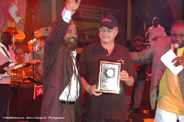 John Holt Recipient of Reggae Sumfest Lifetime Award - Ignition - The Internation Fire Blazes - Friday, July 21, 2006 - Montego Bay, Jamaica - Negril Travel Guide, Negril Jamaica WI - http://www.negriltravelguide.com - info@negriltravelguide.com...!