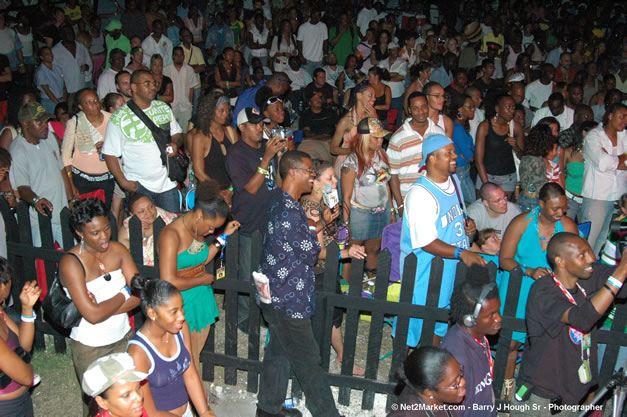 Venue & Audience - Ignition - The Internation Fire Blazes - Friday, July 21, 2006 - Montego Bay, Jamaica - Negril Travel Guide, Negril Jamaica WI - http://www.negriltravelguide.com - info@negriltravelguide.com...!