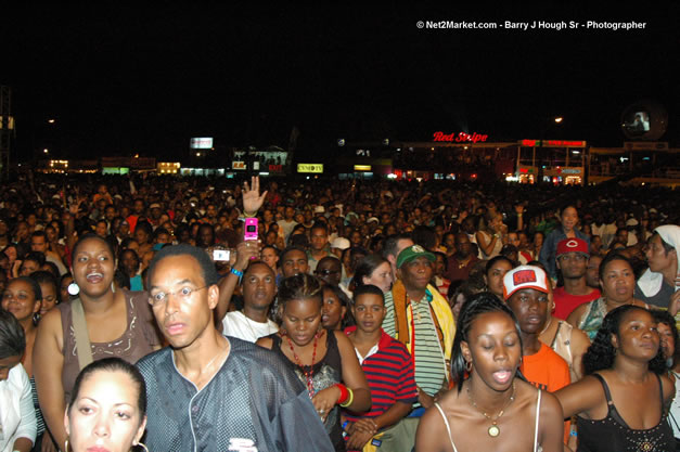 Venue & Audience - Ignition - The Internation Fire Blazes - Friday, July 21, 2006 - Montego Bay, Jamaica - Negril Travel Guide, Negril Jamaica WI - http://www.negriltravelguide.com - info@negriltravelguide.com...!