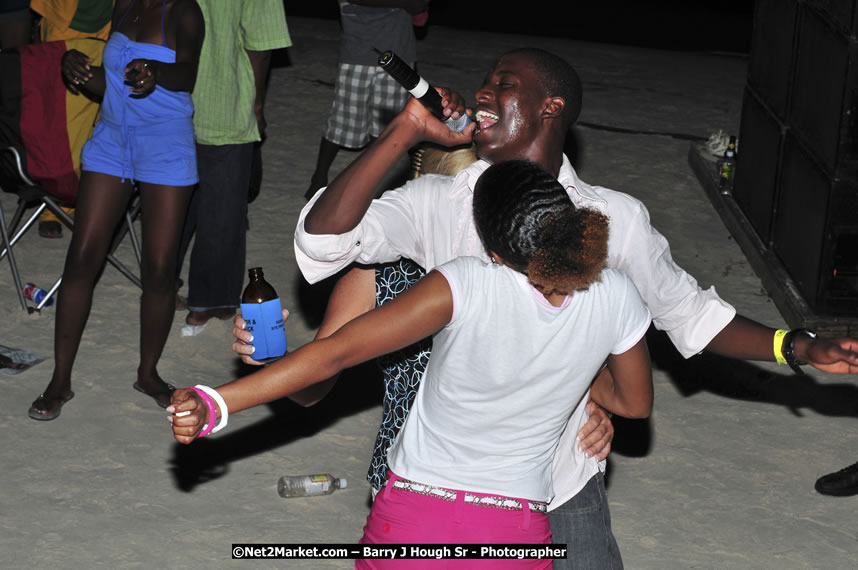 Reggae Sumfest Beach Party at Tropical Beach, Montego Bay - Sunday, July 13, 2008 - Negril Travel Guide, Negril Jamaica WI - http://www.negriltravelguide.com - info@negriltravelguide.com...!