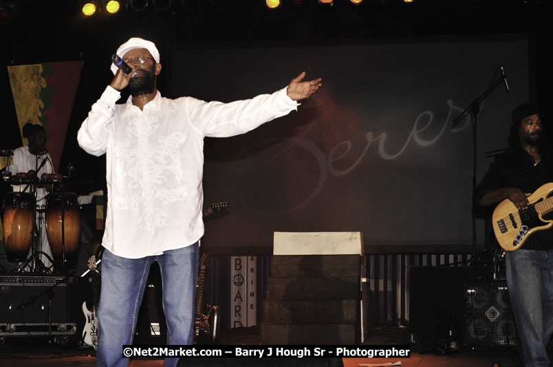 Beres Hammond @ Reggae Sumfest 2008 International Night 2, Catherine Hall, Montego Bay - Saturday, July 19, 2008 - Reggae Sumfest 2008 July 13 - July 19, 2008 - Photographs by Net2Market.com - Barry J. Hough Sr. Photojournalist/Photograper - Photographs taken with a Nikon D300 - Negril Travel Guide, Negril Jamaica WI - http://www.negriltravelguide.com - info@negriltravelguide.com...!