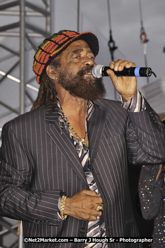 John Holt @ Reggae Sumfest 2008 International Night 2, Catherine Hall, Montego Bay - Saturday, July 19, 2008 - Reggae Sumfest 2008 July 13 - July 19, 2008 - Photographs by Net2Market.com - Barry J. Hough Sr. Photojournalist/Photograper - Photographs taken with a Nikon D300 - Negril Travel Guide, Negril Jamaica WI - http://www.negriltravelguide.com - info@negriltravelguide.com...!