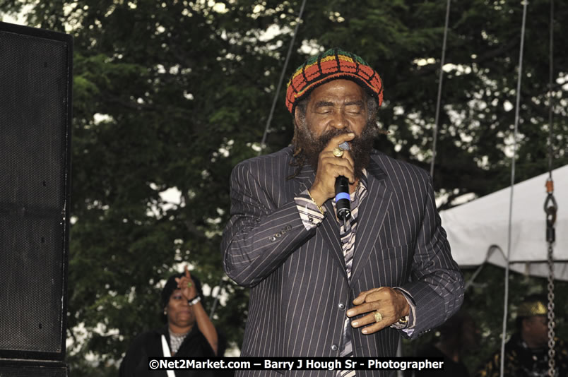 John Holt @ Reggae Sumfest 2008 International Night 2, Catherine Hall, Montego Bay - Saturday, July 19, 2008 - Reggae Sumfest 2008 July 13 - July 19, 2008 - Photographs by Net2Market.com - Barry J. Hough Sr. Photojournalist/Photograper - Photographs taken with a Nikon D300 - Negril Travel Guide, Negril Jamaica WI - http://www.negriltravelguide.com - info@negriltravelguide.com...!