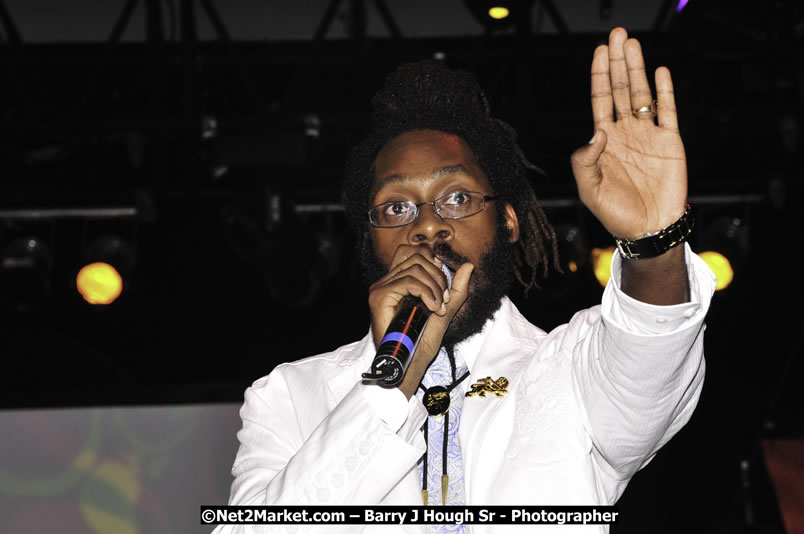 Tarrus Riley @ Reggae Sumfest 2008 International Night 2, Catherine Hall, Montego Bay - Saturday, July 19, 2008 - Reggae Sumfest 2008 July 13 - July 19, 2008 - Photographs by Net2Market.com - Barry J. Hough Sr. Photojournalist/Photograper - Photographs taken with a Nikon D300 - Negril Travel Guide, Negril Jamaica WI - http://www.negriltravelguide.com - info@negriltravelguide.com...!