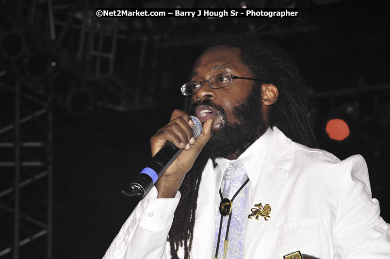 Tarrus Riley @ Reggae Sumfest 2008 International Night 2, Catherine Hall, Montego Bay - Saturday, July 19, 2008 - Reggae Sumfest 2008 July 13 - July 19, 2008 - Photographs by Net2Market.com - Barry J. Hough Sr. Photojournalist/Photograper - Photographs taken with a Nikon D300 - Negril Travel Guide, Negril Jamaica WI - http://www.negriltravelguide.com - info@negriltravelguide.com...!