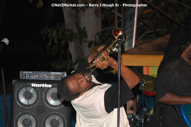 Tarrus Riley, Jimmy Riley, and Dwayne Stephensen - Money Cologne Promotions in association with "British Link Up" presents Summer Jam featuring She's Royal Tarrus Riley & Jimmy Riley - Plus Ras Slick, Sham Dawg, and Whiskey Bagio @ Roots Bamboo, Norman Manley Boulevard, Negril, Jamaica W.I. - Backed up Dean Fraser & The Hurricanne Band - MC Barry G and Rev. BB - July 25, 2007 - Negril Travel Guide.com, Negril Jamaica WI - http://www.negriltravelguide.com - info@negriltravelguide.com...!