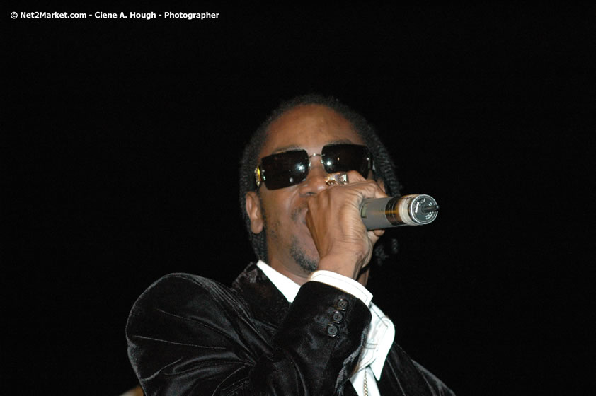 Bounty Killer - Smile Jamaica, Nine Miles, St Anns, Jamaica - Saturday, February 10, 2007 - The Smile Jamaica Concert, a symbolic homecoming in Bob Marley's birthplace of Nine Miles - Negril Travel Guide, Negril Jamaica WI - http://www.negriltravelguide.com - info@negriltravelguide.com...!