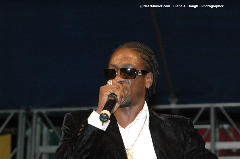 Bounty Killer - Smile Jamaica, Nine Miles, St Anns, Jamaica - Saturday, February 10, 2007 - The Smile Jamaica Concert, a symbolic homecoming in Bob Marley's birthplace of Nine Miles - Negril Travel Guide, Negril Jamaica WI - http://www.negriltravelguide.com - info@negriltravelguide.com...!