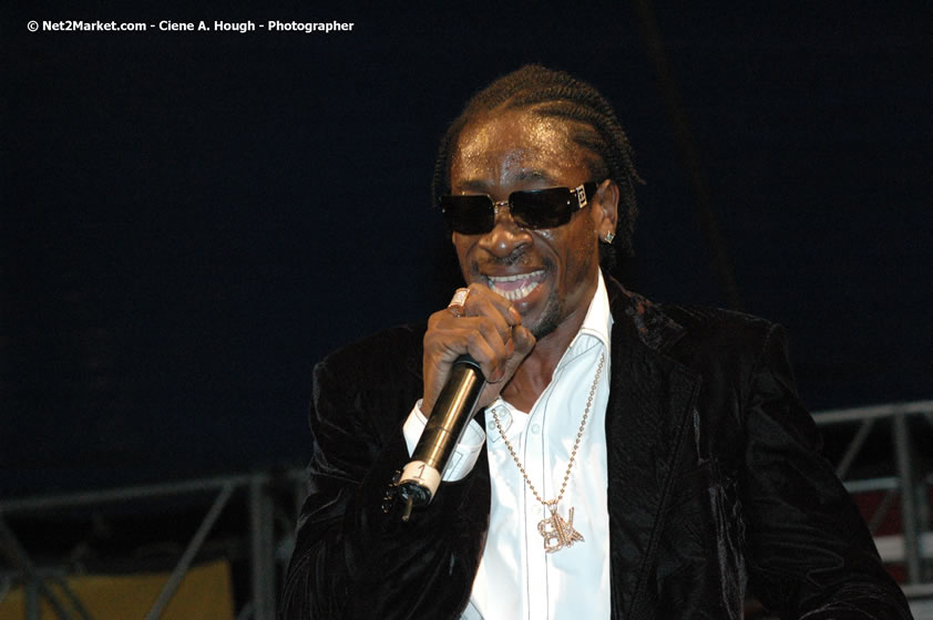 Bounty Killer - Smile Jamaica, Nine Miles, St Anns, Jamaica - Saturday, February 10, 2007 - The Smile Jamaica Concert, a symbolic homecoming in Bob Marley's birthplace of Nine Miles - Negril Travel Guide, Negril Jamaica WI - http://www.negriltravelguide.com - info@negriltravelguide.com...!