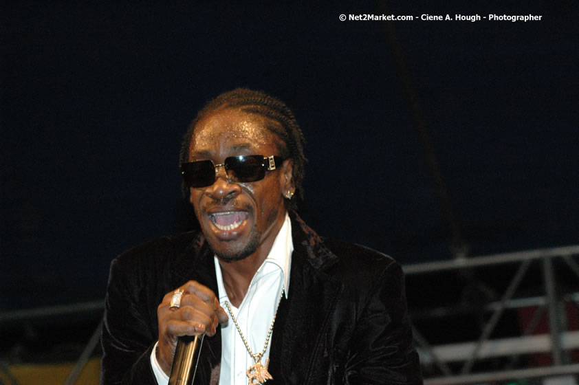 Bounty Killer - Smile Jamaica, Nine Miles, St Anns, Jamaica - Saturday, February 10, 2007 - The Smile Jamaica Concert, a symbolic homecoming in Bob Marley's birthplace of Nine Miles - Negril Travel Guide, Negril Jamaica WI - http://www.negriltravelguide.com - info@negriltravelguide.com...!