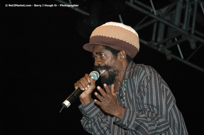 Coco Tea - Smile Jamaica, Nine Miles, St Anns, Jamaica - Saturday, February 10, 2007 - The Smile Jamaica Concert, a symbolic homecoming in Bob Marley's birthplace of Nine Miles - Negril Travel Guide, Negril Jamaica WI - http://www.negriltravelguide.com - info@negriltravelguide.com...!