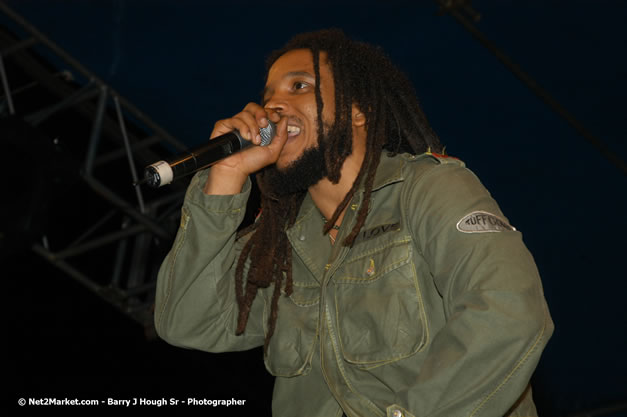 The Marley Brother's - Damian, Stephen, Julian, and Kimani - Smile Jamaica, Nine Miles, St Anns, Jamaica - Saturday, February 10, 2007 - The Smile Jamaica Concert, a symbolic homecoming in Bob Marley's birthplace of Nine Miles - Negril Travel Guide, Negril Jamaica WI - http://www.negriltravelguide.com - info@negriltravelguide.com...!