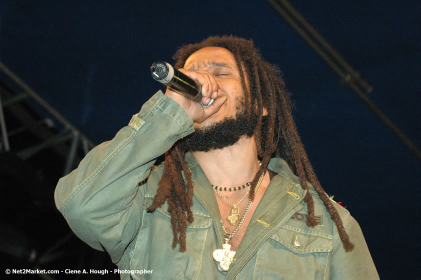 The Marley Brother's - Damian, Stephen, Julian, and Kimani - Smile Jamaica, Nine Miles, St Anns, Jamaica - Saturday, February 10, 2007 - The Smile Jamaica Concert, a symbolic homecoming in Bob Marley's birthplace of Nine Miles - Negril Travel Guide, Negril Jamaica WI - http://www.negriltravelguide.com - info@negriltravelguide.com...!