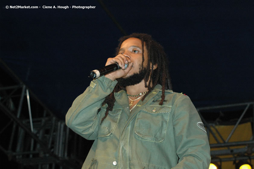 The Marley Brother's - Damian, Stephen, Julian, and Kimani - Smile Jamaica, Nine Miles, St Anns, Jamaica - Saturday, February 10, 2007 - The Smile Jamaica Concert, a symbolic homecoming in Bob Marley's birthplace of Nine Miles - Negril Travel Guide, Negril Jamaica WI - http://www.negriltravelguide.com - info@negriltravelguide.com...!