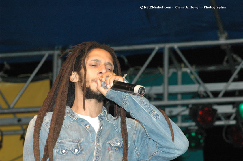 The Marley Brother's - Damian, Stephen, Julian, and Kimani - Smile Jamaica, Nine Miles, St Anns, Jamaica - Saturday, February 10, 2007 - The Smile Jamaica Concert, a symbolic homecoming in Bob Marley's birthplace of Nine Miles - Negril Travel Guide, Negril Jamaica WI - http://www.negriltravelguide.com - info@negriltravelguide.com...!