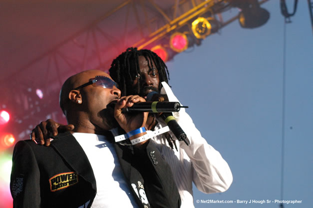 Buju Banton - Red Stripe Reggae Sumfest 2006 - The Summit - Jamaica's Greatest, The World's Best - Saturday, July 22, 2006 - Montego Bay, Jamaica - Negril Travel Guide, Negril Jamaica WI - http://www.negriltravelguide.com - info@negriltravelguide.com...!