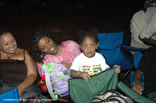 Venue - Audience at Red Stripe Reggae Sumfest 2006 - The Summit - Jamaica's Greatest, The World's Best - Saturday, July 22, 2006 - Montego Bay, Jamaica - Negril Travel Guide, Negril Jamaica WI - http://www.negriltravelguide.com - info@negriltravelguide.com...!