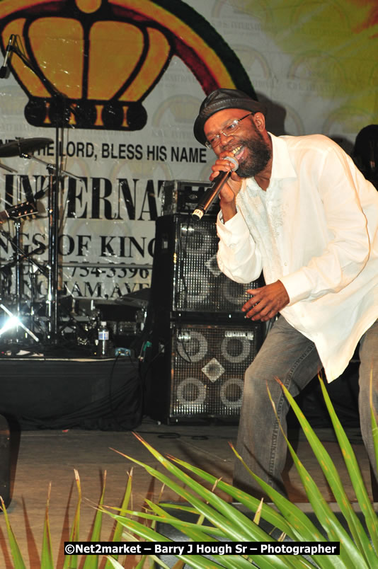 Beres Hammond @ Unite The People An International Reggae Fest, Featuring: Beres Hammond, Coco T, Queen Ifrica, Khalil, Cameal Davis, Iley Dread, Rochelle, Geoffrey Star, Ras Penco, Kool DeLoy, Otis Gayle, J.McKay, Tiney Winey, Venue at Norman Manley Boulevard, Negril, Westmoreland, Jamaica - Saturday, April 4, 2009 - Photographs by Net2Market.com - Barry J. Hough Sr, Photographer/Photojournalist - Negril Travel Guide, Negril Jamaica WI - http://www.negriltravelguide.com - info@negriltravelguide.com...!