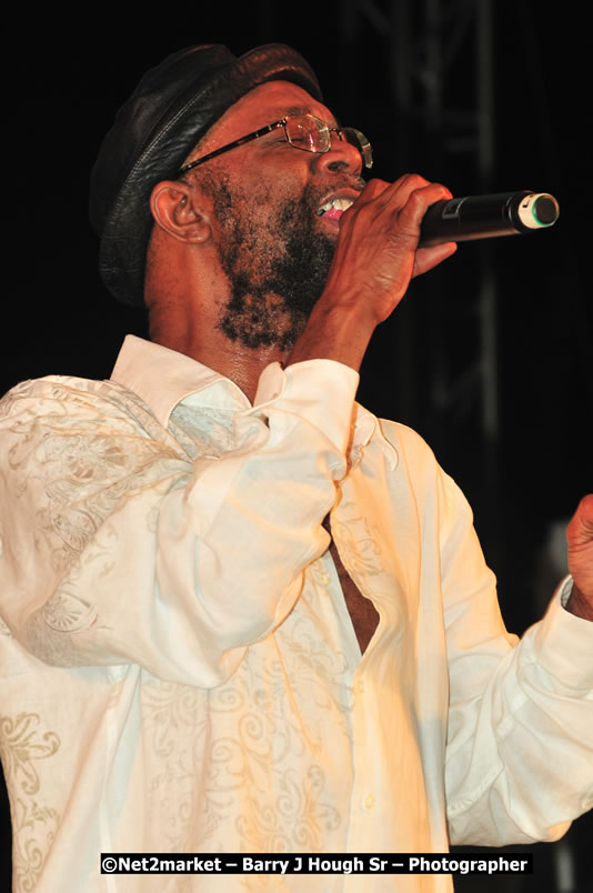 Beres Hammond @ Unite The People An International Reggae Fest, Featuring: Beres Hammond, Coco T, Queen Ifrica, Khalil, Cameal Davis, Iley Dread, Rochelle, Geoffrey Star, Ras Penco, Kool DeLoy, Otis Gayle, J.McKay, Tiney Winey, Venue at Norman Manley Boulevard, Negril, Westmoreland, Jamaica - Saturday, April 4, 2009 - Photographs by Net2Market.com - Barry J. Hough Sr, Photographer/Photojournalist - Negril Travel Guide, Negril Jamaica WI - http://www.negriltravelguide.com - info@negriltravelguide.com...!