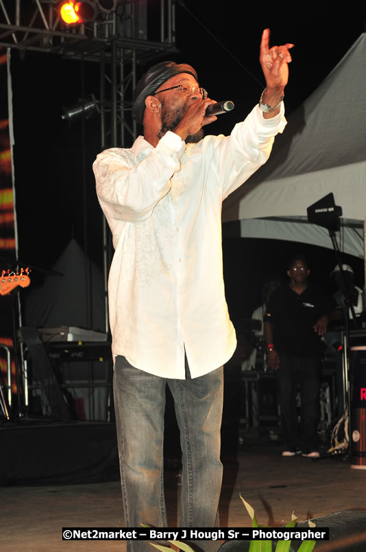 Beres Hammond @ Unite The People An International Reggae Fest, Featuring: Beres Hammond, Coco T, Queen Ifrica, Khalil, Cameal Davis, Iley Dread, Rochelle, Geoffrey Star, Ras Penco, Kool DeLoy, Otis Gayle, J.McKay, Tiney Winey, Venue at Norman Manley Boulevard, Negril, Westmoreland, Jamaica - Saturday, April 4, 2009 - Photographs by Net2Market.com - Barry J. Hough Sr, Photographer/Photojournalist - Negril Travel Guide, Negril Jamaica WI - http://www.negriltravelguide.com - info@negriltravelguide.com...!