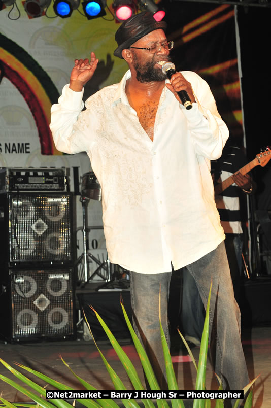 Beres Hammond @ Unite The People An International Reggae Fest, Featuring: Beres Hammond, Coco T, Queen Ifrica, Khalil, Cameal Davis, Iley Dread, Rochelle, Geoffrey Star, Ras Penco, Kool DeLoy, Otis Gayle, J.McKay, Tiney Winey, Venue at Norman Manley Boulevard, Negril, Westmoreland, Jamaica - Saturday, April 4, 2009 - Photographs by Net2Market.com - Barry J. Hough Sr, Photographer/Photojournalist - Negril Travel Guide, Negril Jamaica WI - http://www.negriltravelguide.com - info@negriltravelguide.com...!