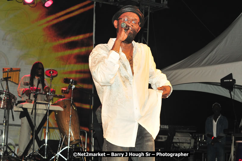 Beres Hammond @ Unite The People An International Reggae Fest, Featuring: Beres Hammond, Coco T, Queen Ifrica, Khalil, Cameal Davis, Iley Dread, Rochelle, Geoffrey Star, Ras Penco, Kool DeLoy, Otis Gayle, J.McKay, Tiney Winey, Venue at Norman Manley Boulevard, Negril, Westmoreland, Jamaica - Saturday, April 4, 2009 - Photographs by Net2Market.com - Barry J. Hough Sr, Photographer/Photojournalist - Negril Travel Guide, Negril Jamaica WI - http://www.negriltravelguide.com - info@negriltravelguide.com...!