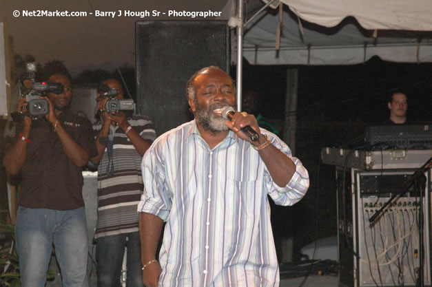 Freddie McGregor @ Western Consciousness 2007 - Presented by King of Kings Productons - Saturday, April 28, 2007 - Llandilo Cultural Centre, Savanna-La-Mar, Westmoreland, Jamaica W.I. - Negril Travel Guide, Negril Jamaica WI - http://www.negriltravelguide.com - info@negriltravelguide.com...!