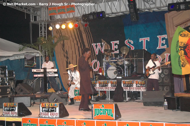 Kenyatta Hill @ Western Consciousness 2007 - Presented by King of Kings Productons - Saturday, April 28, 2007 - Llandilo Cultural Centre, Savanna-La-Mar, Westmoreland, Jamaica W.I. - Negril Travel Guide, Negril Jamaica WI - http://www.negriltravelguide.com - info@negriltravelguide.com...!